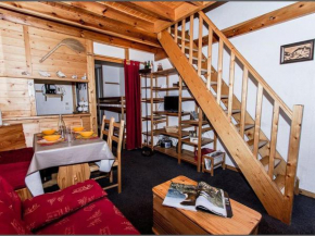 Studio mezzanine avec balcon au sud, proche centre, calme, casier à ski - Val d'Isère - FR-1-518-118